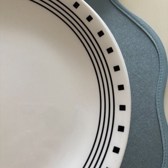 White dish set with navy detaililng - Picture 5 of 8